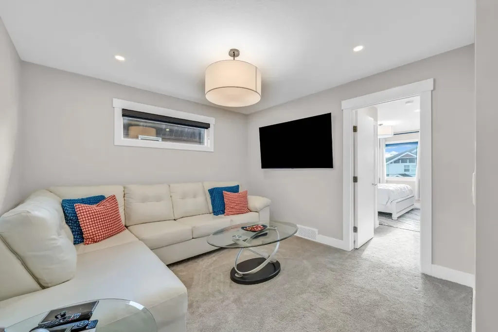 163 Sandpiper Bend Chestermere AB T1X 2S8