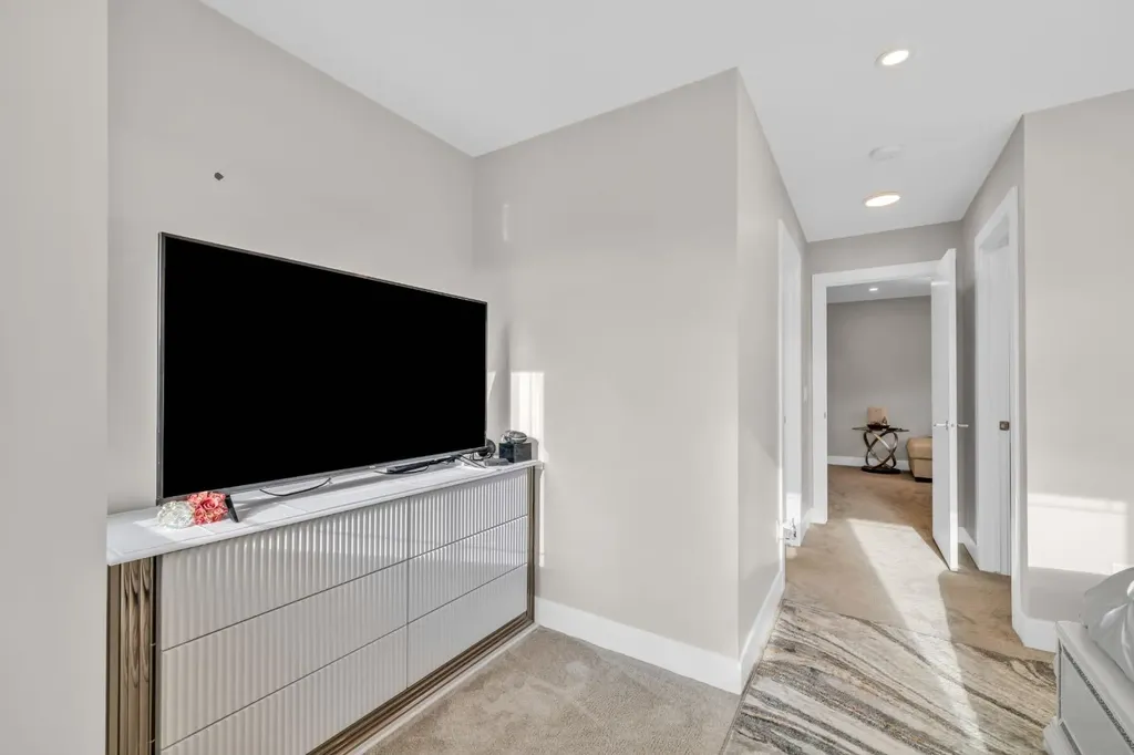163 Sandpiper Bend Chestermere AB T1X 2S8