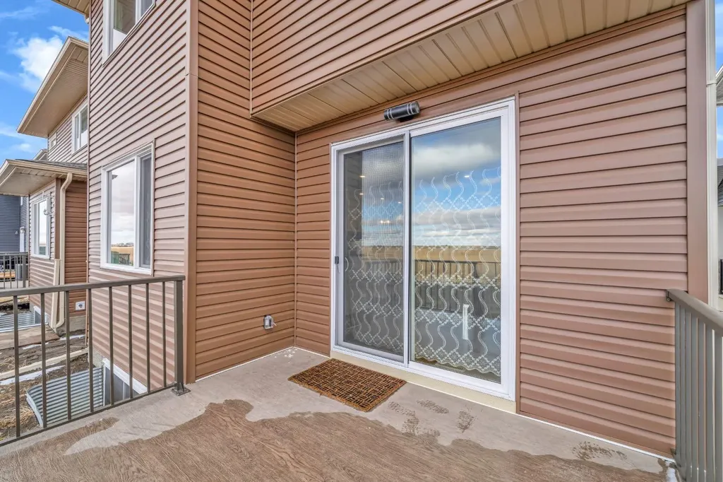 163 Sandpiper Bend Chestermere AB T1X 2S8