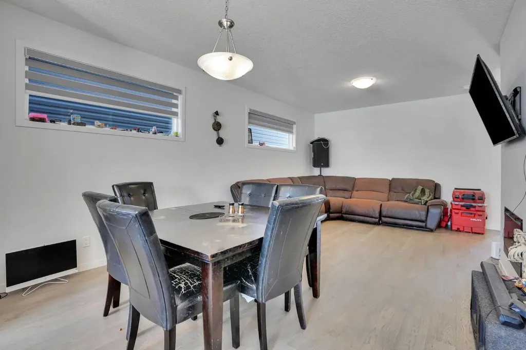 137 Seton Villas SE Calgary AB T3M 3L8