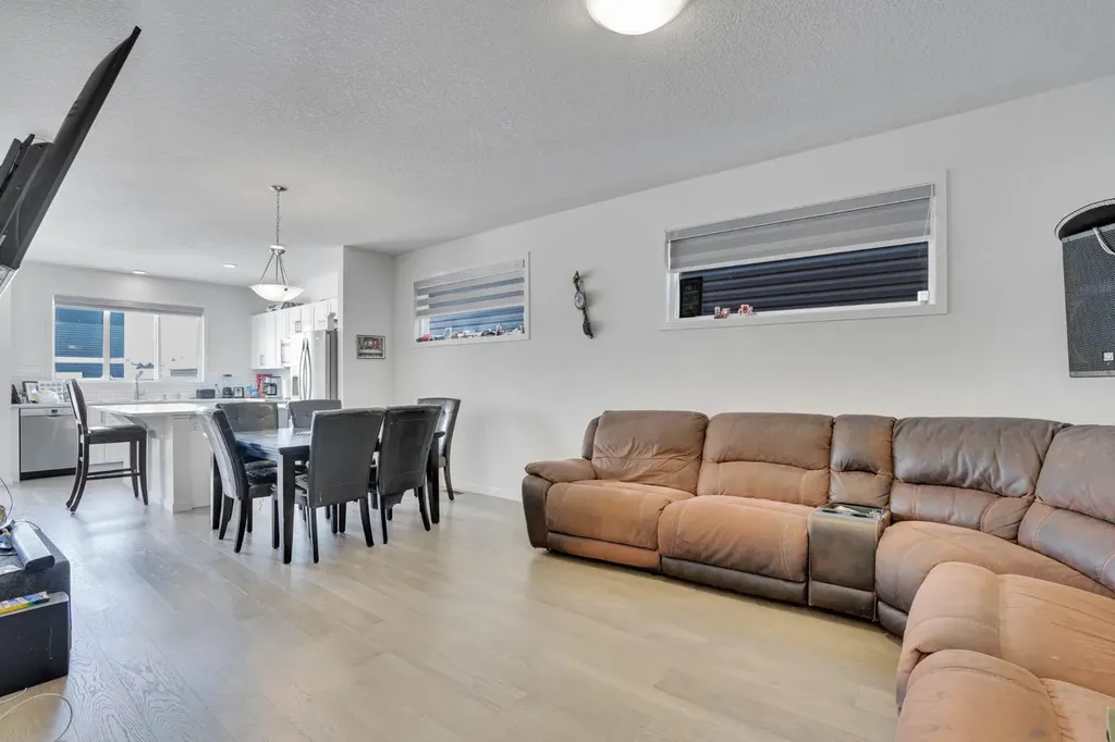 137 Seton Villas SE Calgary AB T3M 3L8