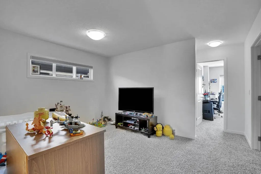 137 Seton Villas SE Calgary AB T3M 3L8