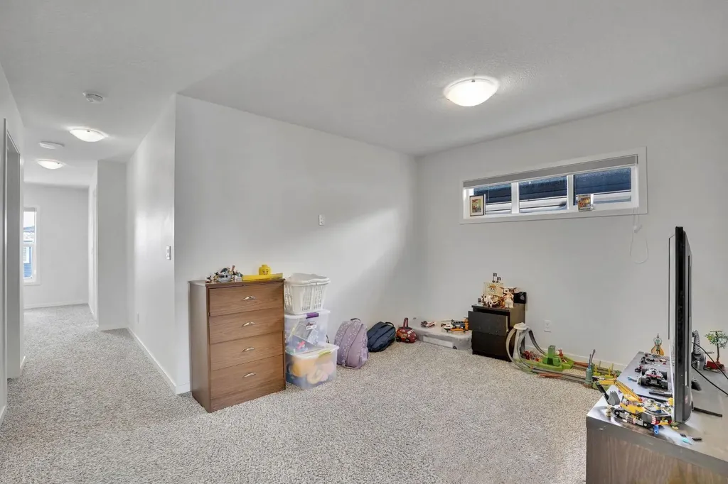 137 Seton Villas SE Calgary AB T3M 3L8