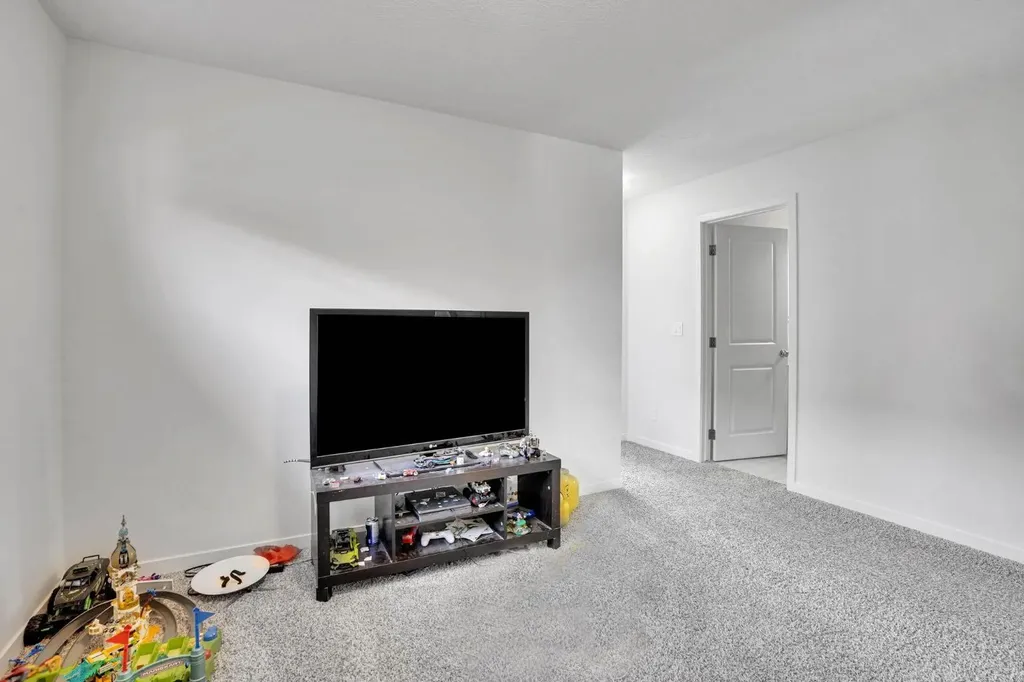 137 Seton Villas SE Calgary AB T3M 3L8