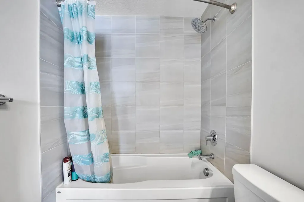 137 Seton Villas SE Calgary AB T3M 3L8