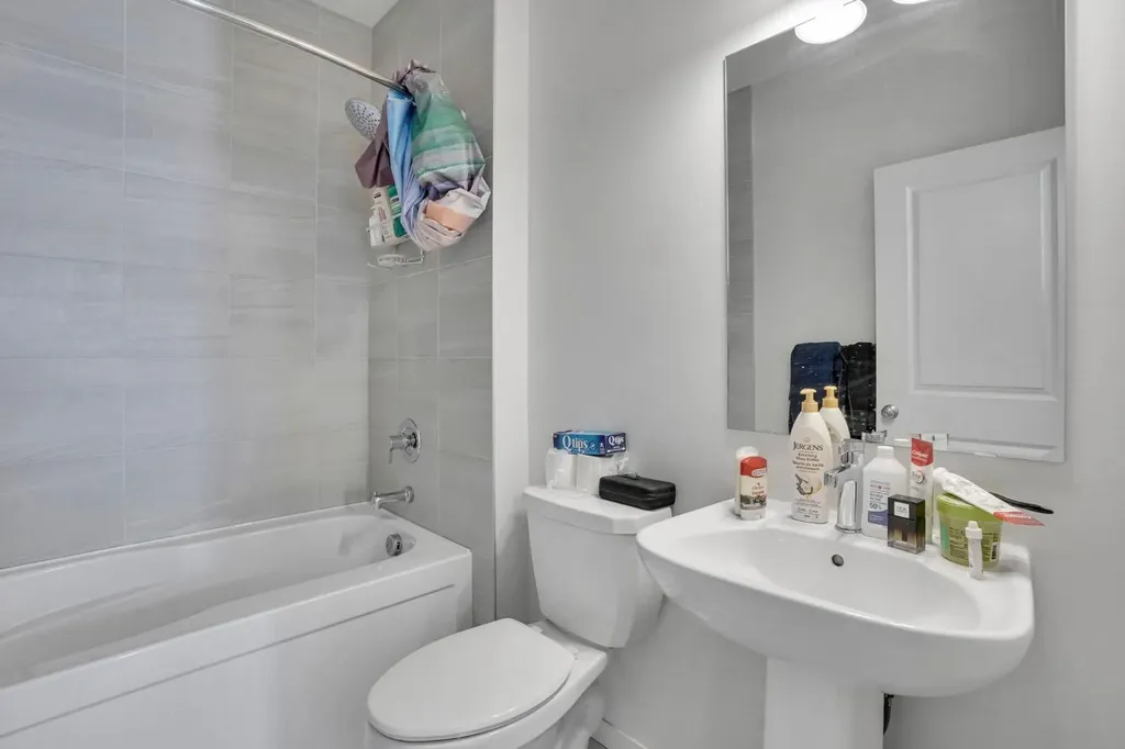 137 Seton Villas SE Calgary AB T3M 3L8