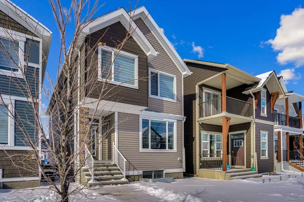 137 Seton Villas SE Calgary AB T3M 3L8