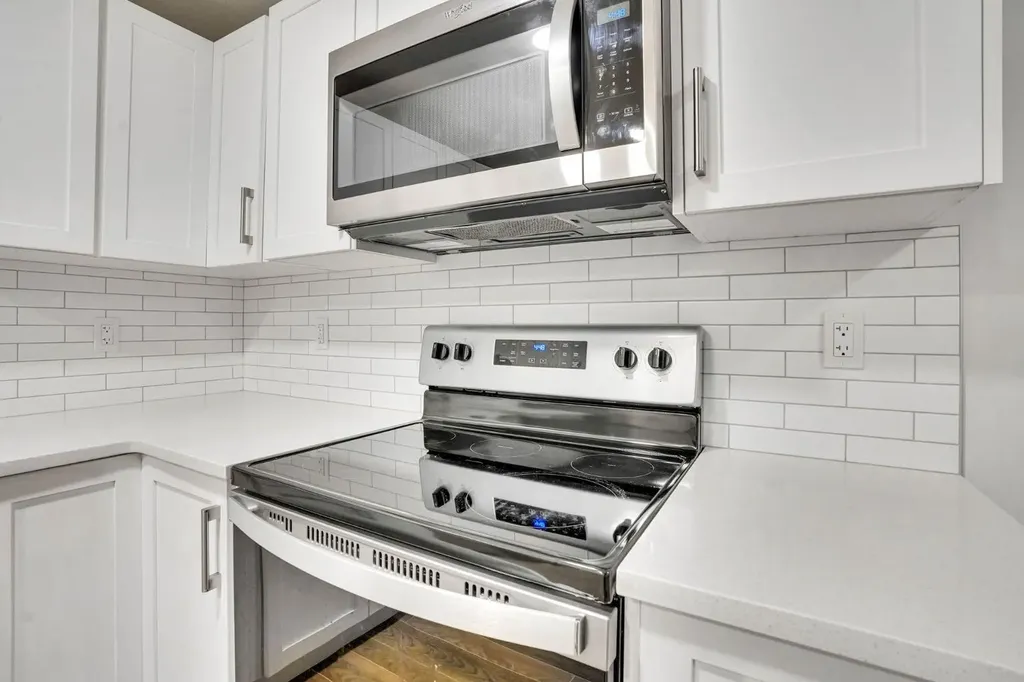 137 Seton Villas SE Calgary AB T3M 3L8