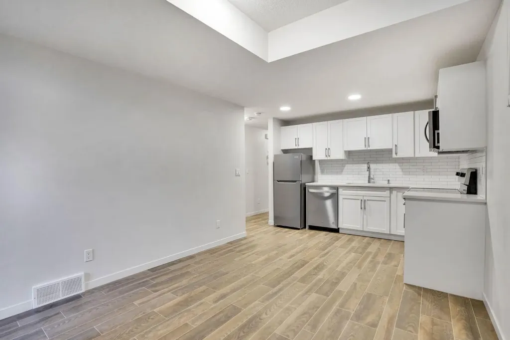 137 Seton Villas SE Calgary AB T3M 3L8