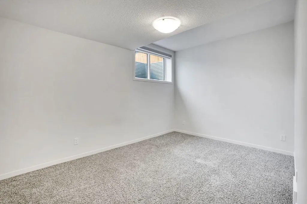 137 Seton Villas SE Calgary AB T3M 3L8