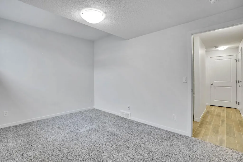 137 Seton Villas SE Calgary AB T3M 3L8