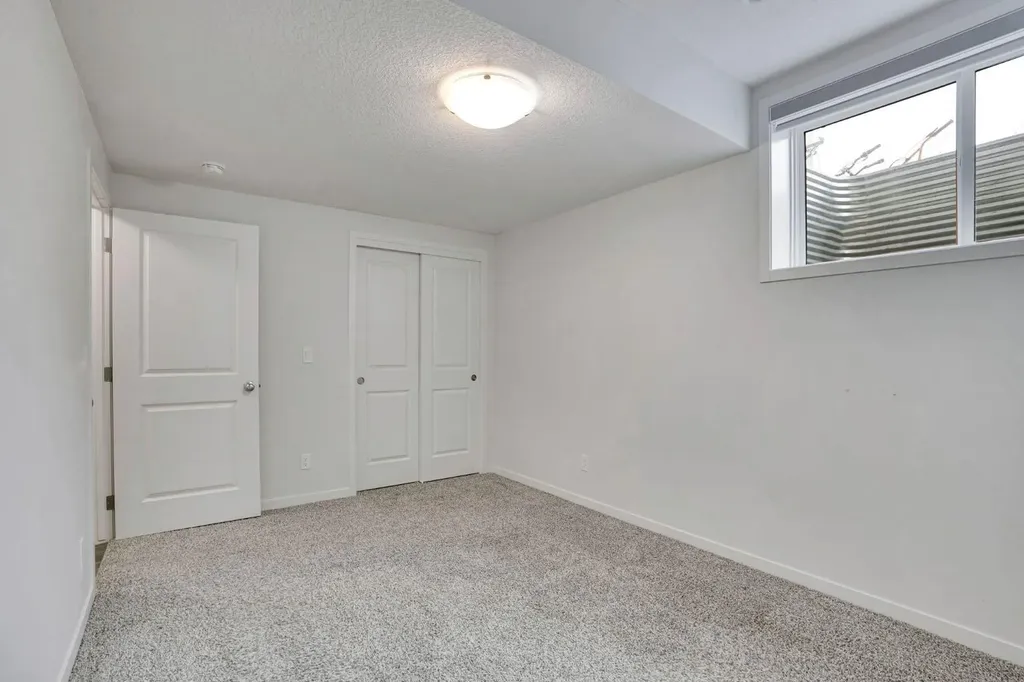 137 Seton Villas SE Calgary AB T3M 3L8