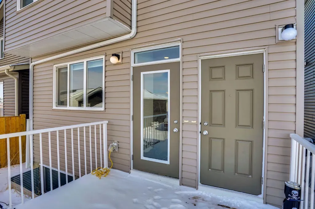 137 Seton Villas SE Calgary AB T3M 3L8