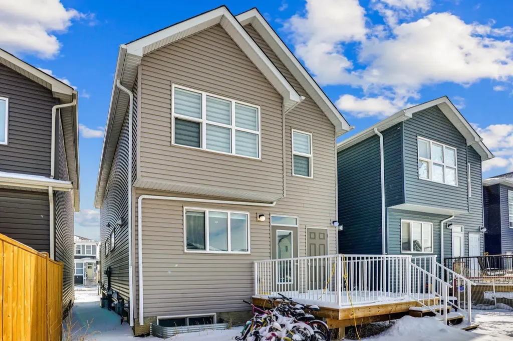 137 Seton Villas SE Calgary AB T3M 3L8