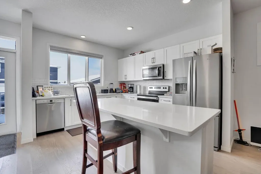 137 Seton Villas SE Calgary AB T3M 3L8