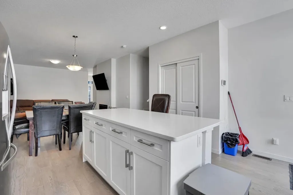 137 Seton Villas SE Calgary AB T3M 3L8