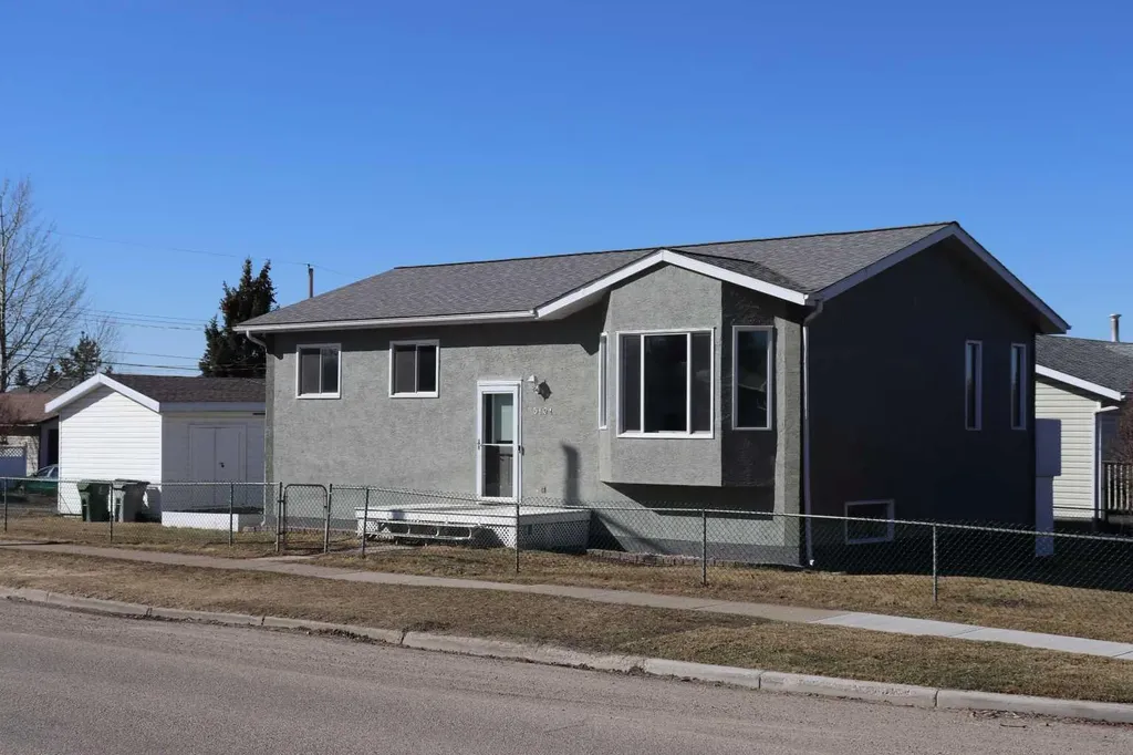 5101 8 Avenue Edson AB T7E 1K6