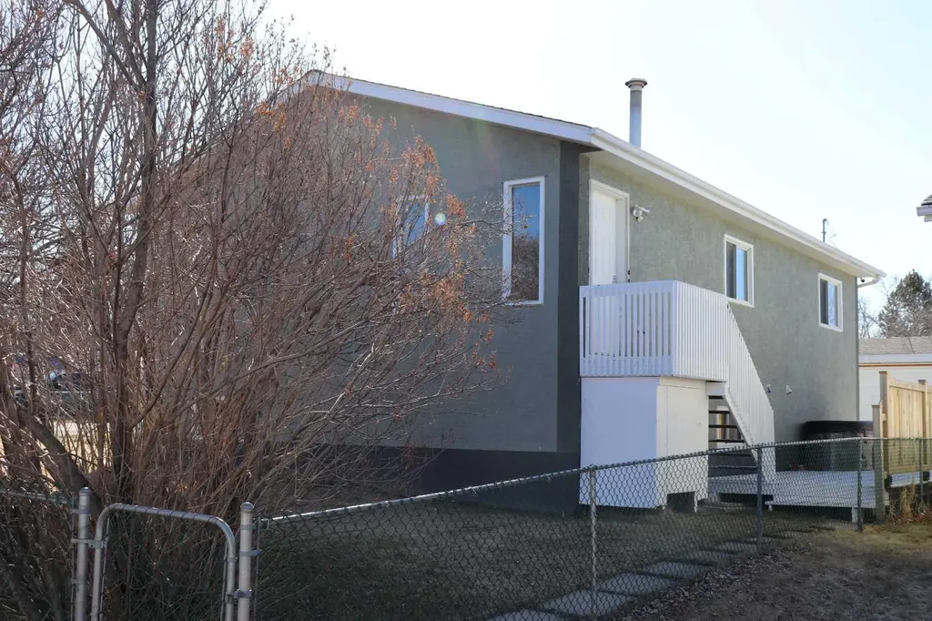 5101 8 Avenue Edson AB T7E 1K6