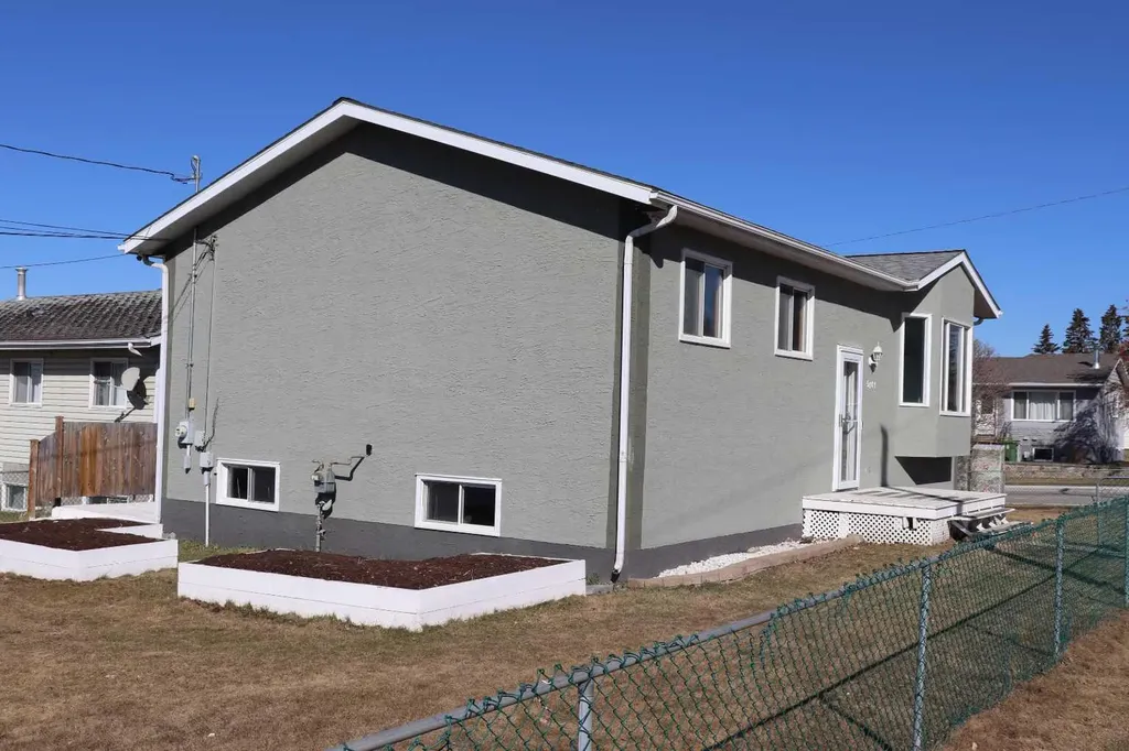 5101 8 Avenue Edson AB T7E 1K6