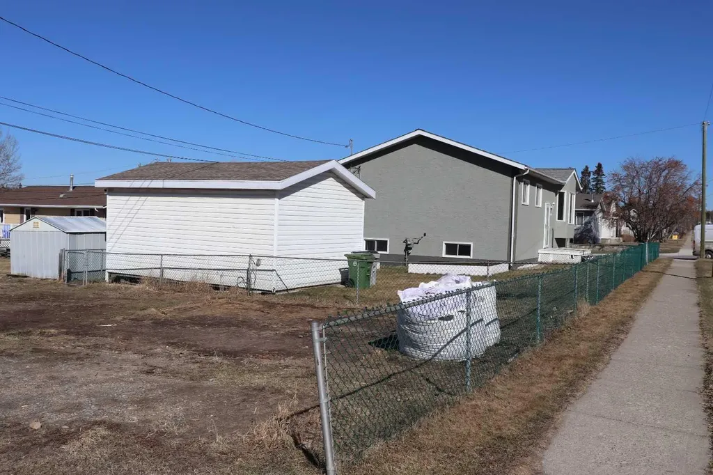 5101 8 Avenue Edson AB T7E 1K6