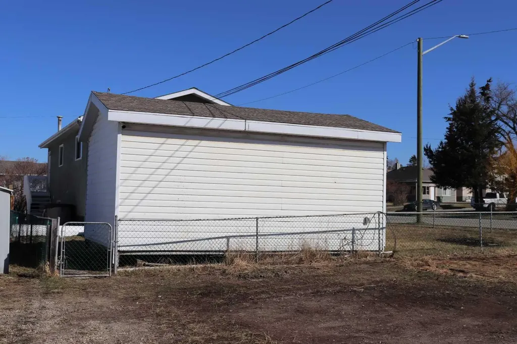 5101 8 Avenue Edson AB T7E 1K6