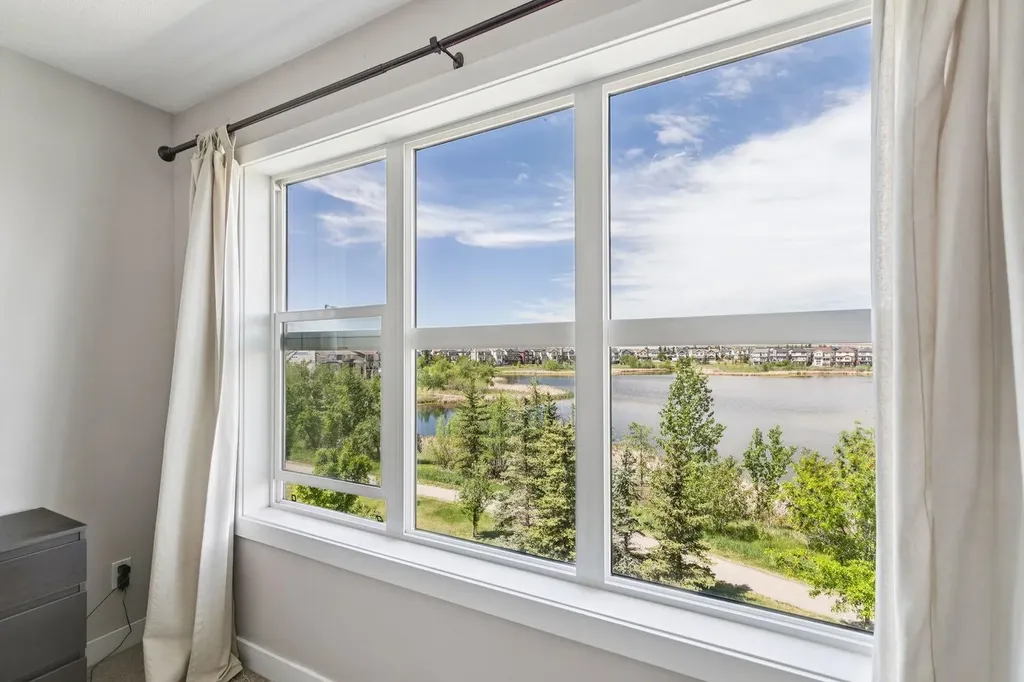248 Copperpond Circle SE Calgary AB T2Z 0R3