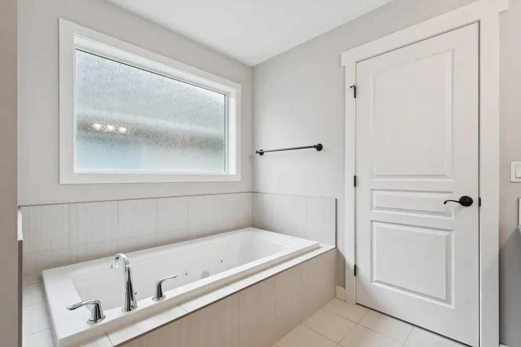 248 Copperpond Circle SE Calgary AB T2Z 0R3