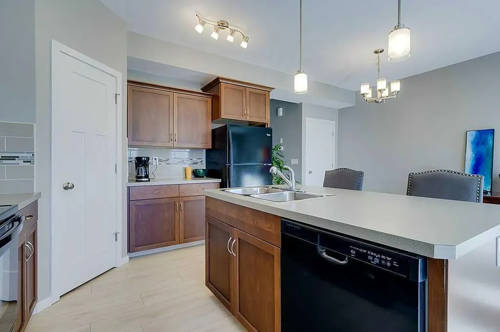 5301 Windward Place Sylvan Lake AB T4S 0H5