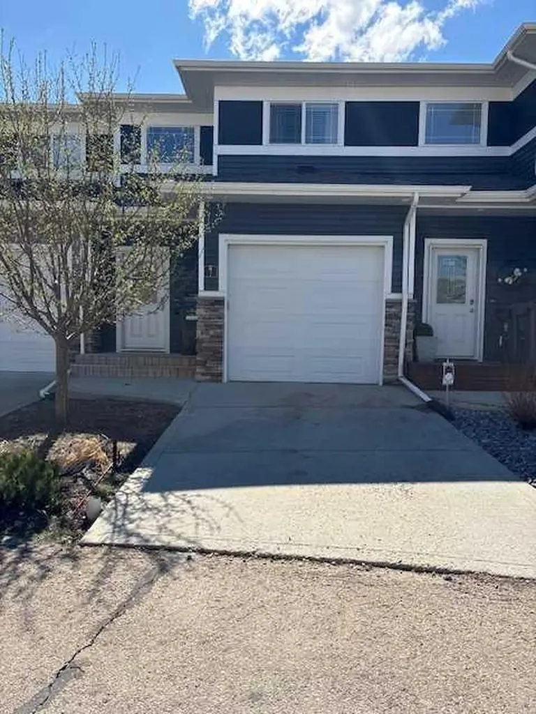 5301 Windward Place Sylvan Lake AB T4S 0H5