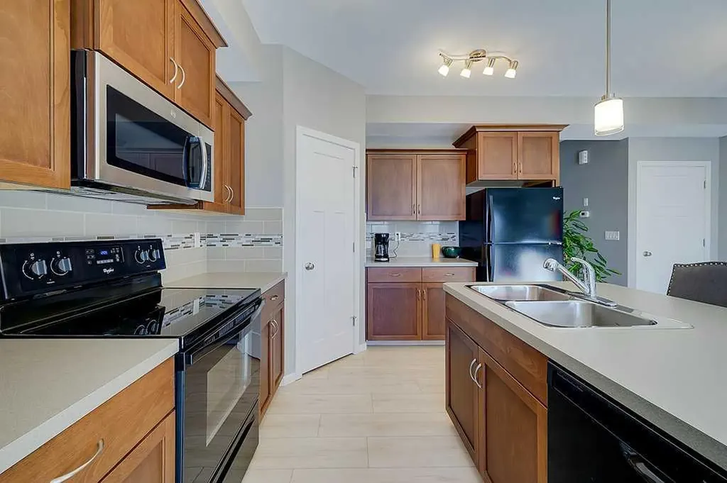 5301 Windward Place Sylvan Lake AB T4S 0H5