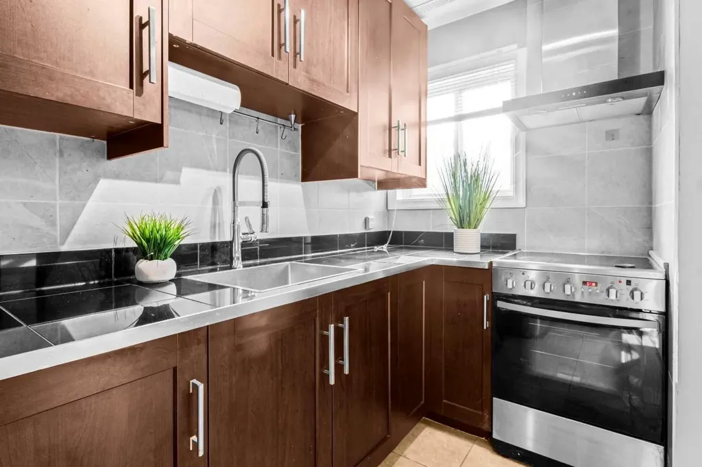 3726 Centre Street NE Calgary AB T2E 2Y3