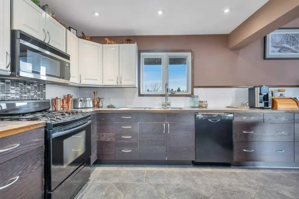 31442 Range Road 45 Rural Mountain View County AB T0M 1X0
