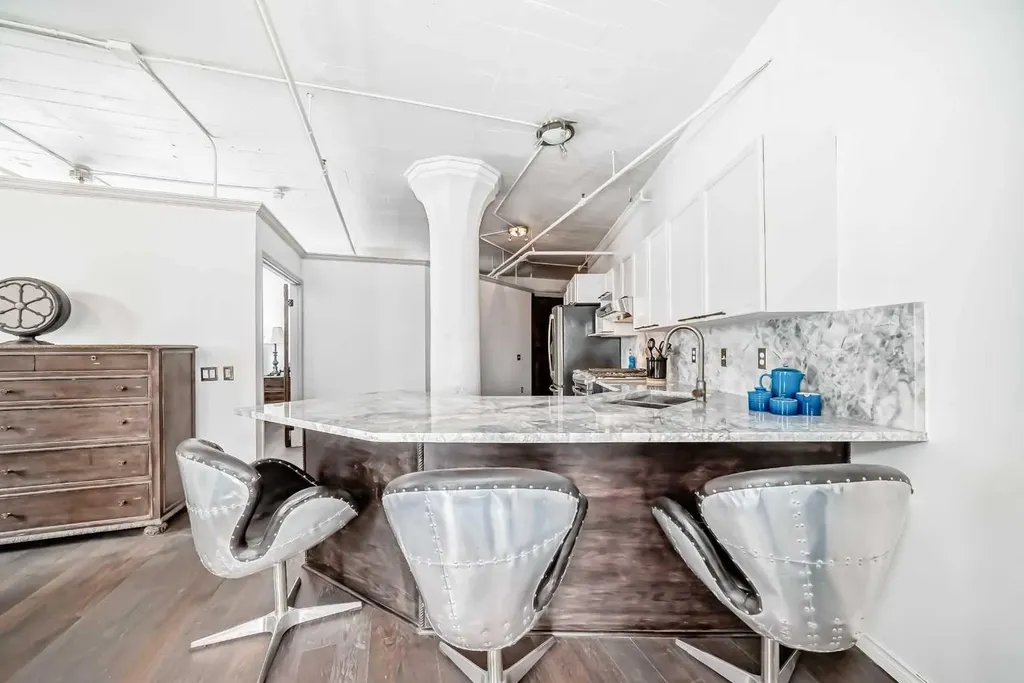 240 11 Avenue SW Calgary AB T2R 0C3