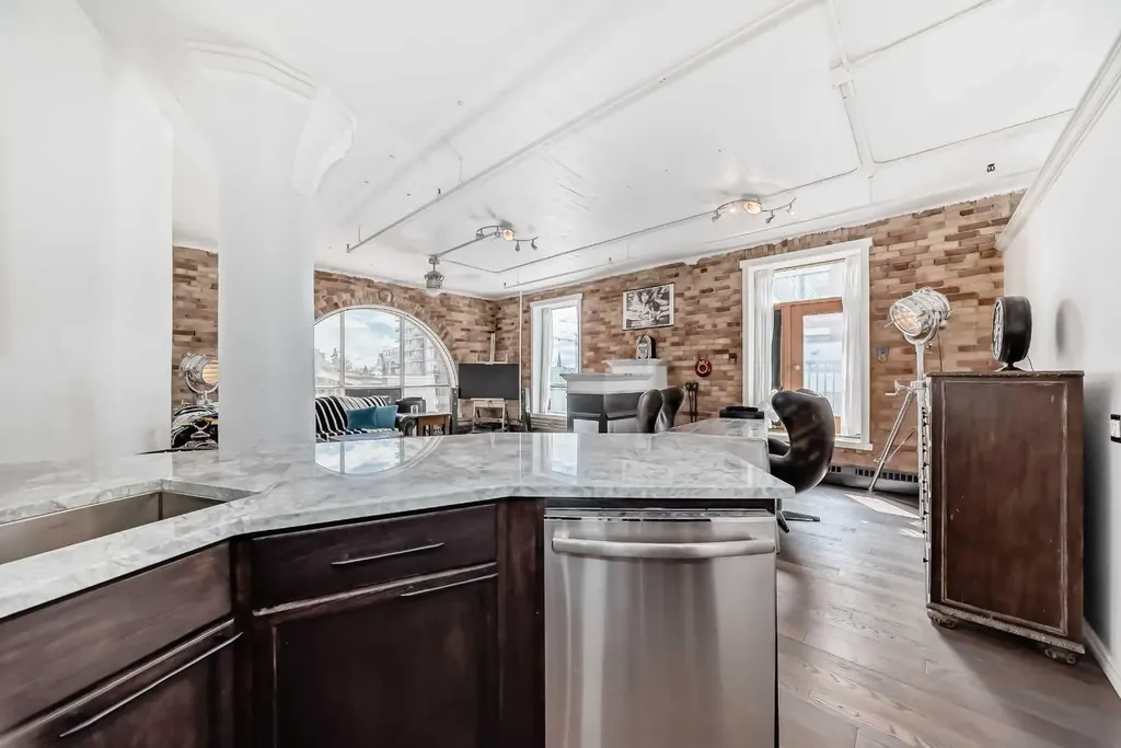 240 11 Avenue SW Calgary AB T2R 0C3