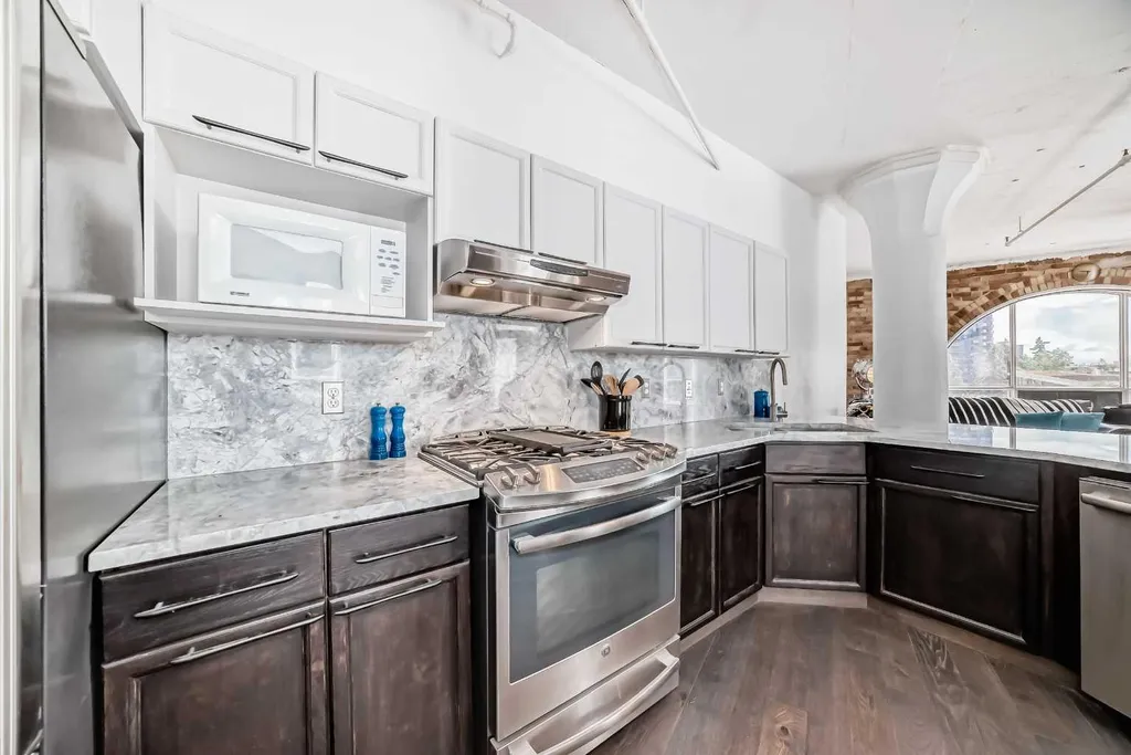 240 11 Avenue SW Calgary AB T2R 0C3