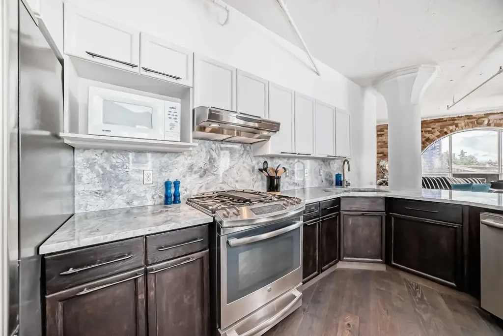 240 11 Avenue SW Calgary AB T2R 0C3