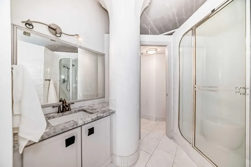 240 11 Avenue SW Calgary AB T2R 0C3