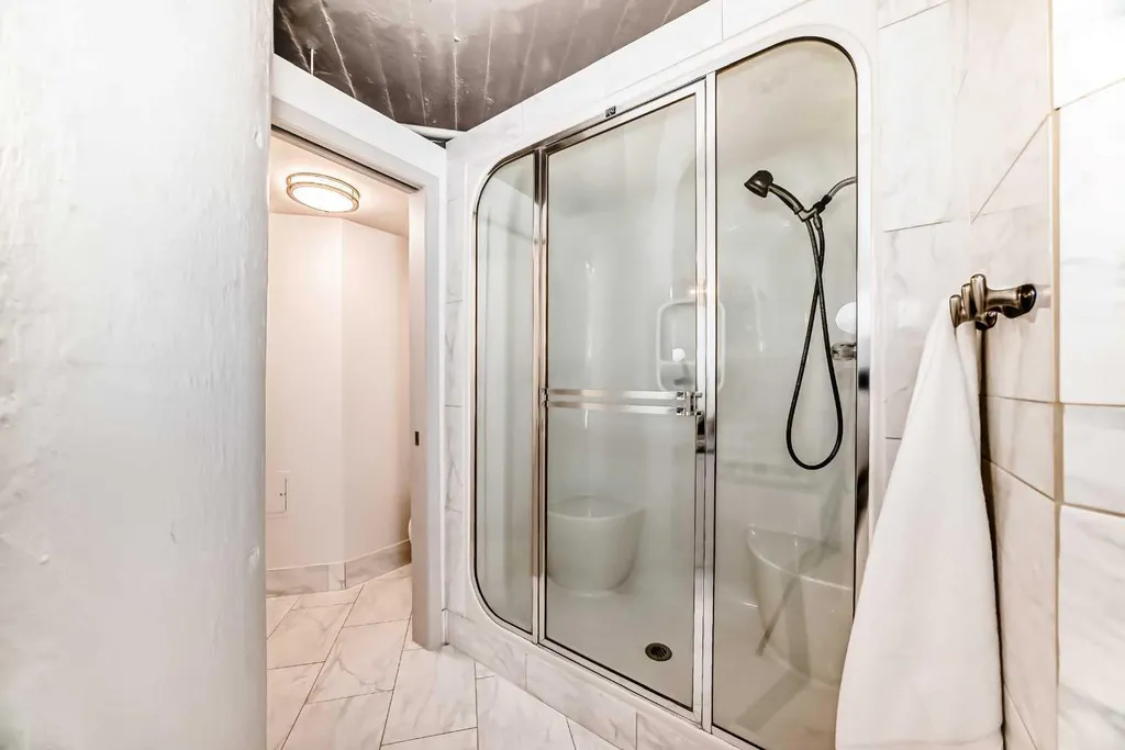 240 11 Avenue SW Calgary AB T2R 0C3