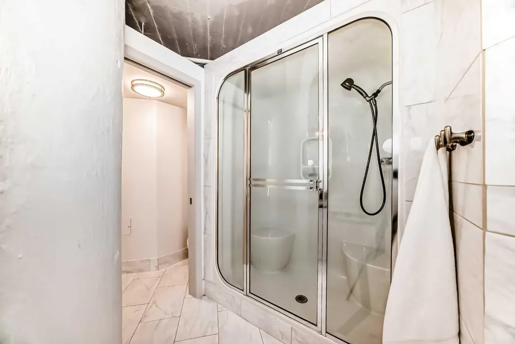 240 11 Avenue SW Calgary AB T2R 0C3