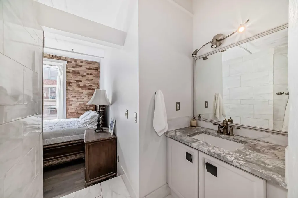 240 11 Avenue SW Calgary AB T2R 0C3