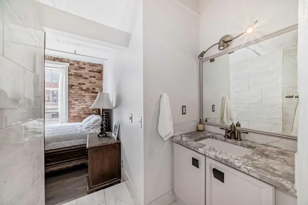 240 11 Avenue SW Calgary AB T2R 0C3