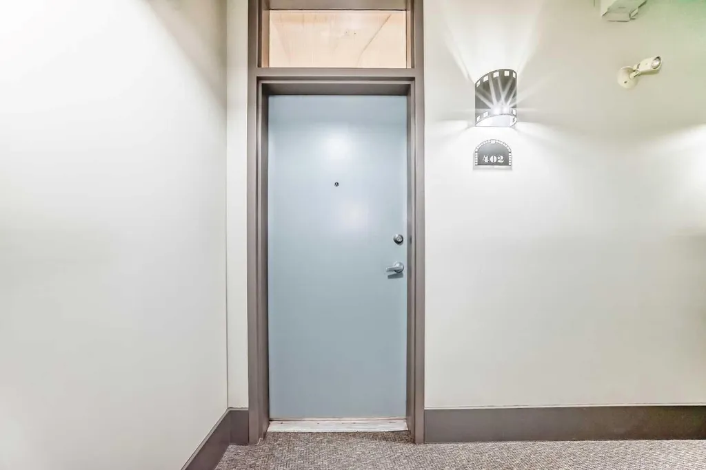 240 11 Avenue SW Calgary AB T2R 0C3