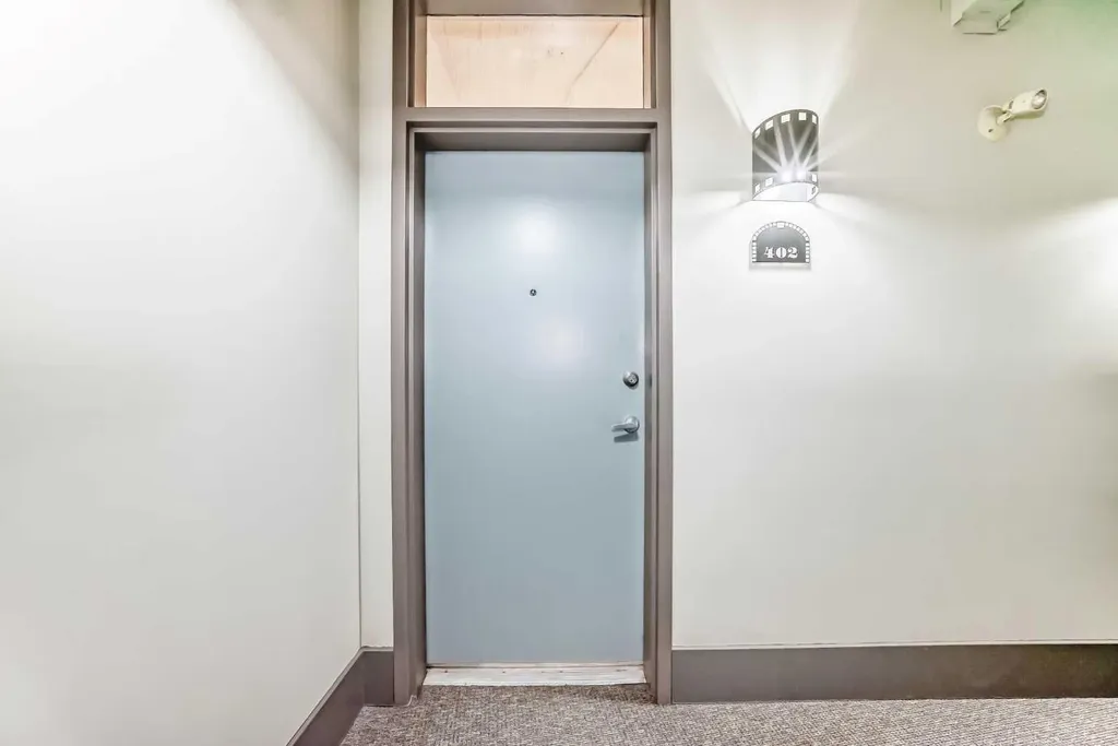240 11 Avenue SW Calgary AB T2R 0C3