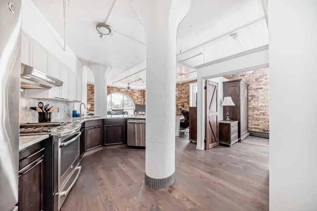 240 11 Avenue SW Calgary AB T2R 0C3