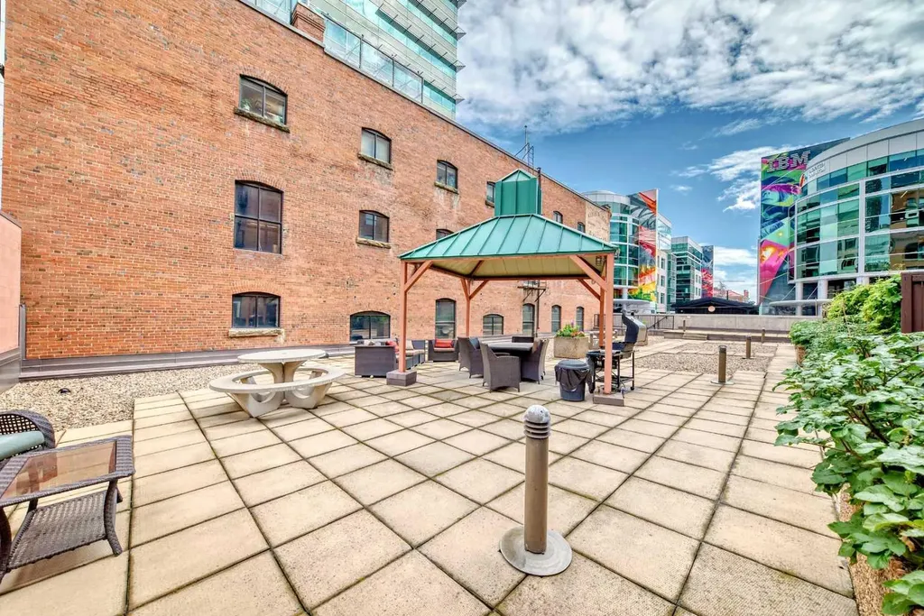 240 11 Avenue SW Calgary AB T2R 0C3