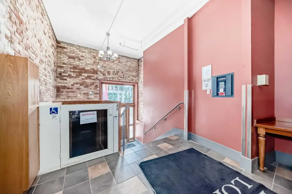 240 11 Avenue SW Calgary AB T2R 0C3