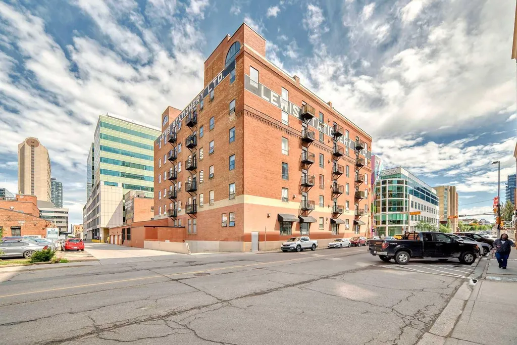 240 11 Avenue SW Calgary AB T2R 0C3