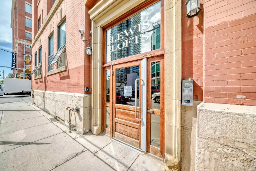 240 11 Avenue SW Calgary AB T2R 0C3