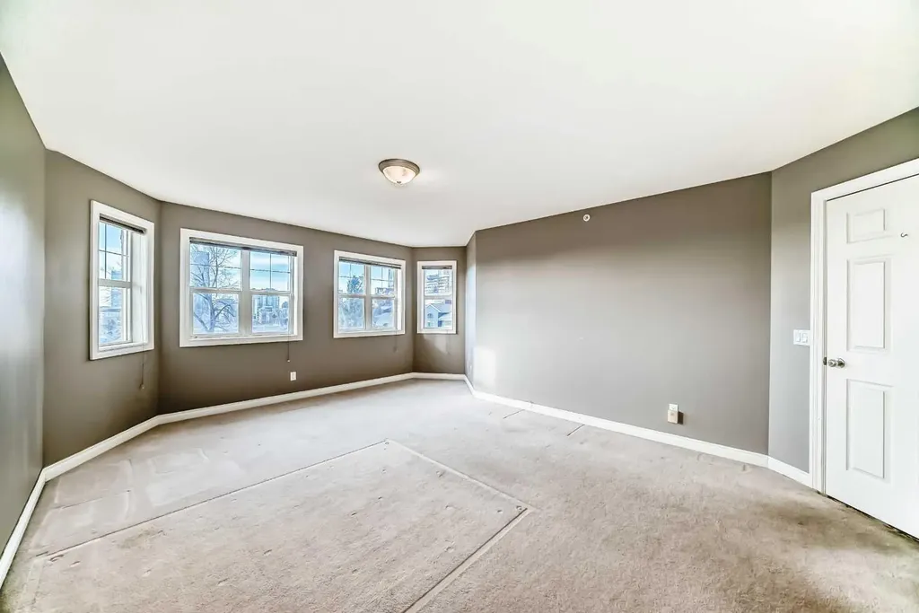 417 3 Avenue NE Calgary AB T2E 0H7