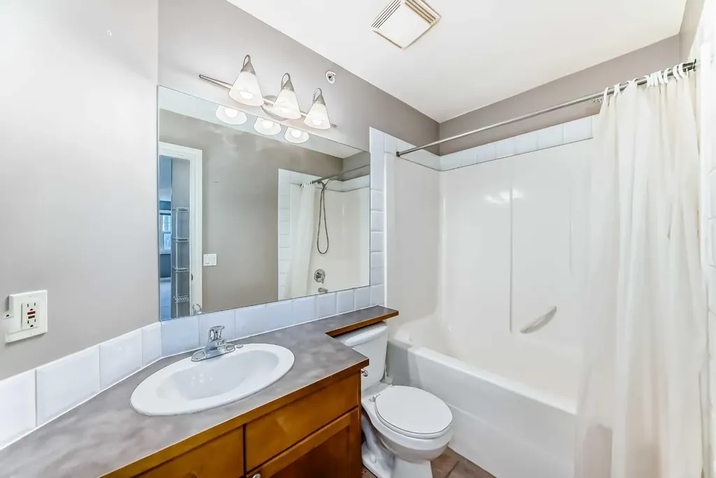 417 3 Avenue NE Calgary AB T2E 0H7